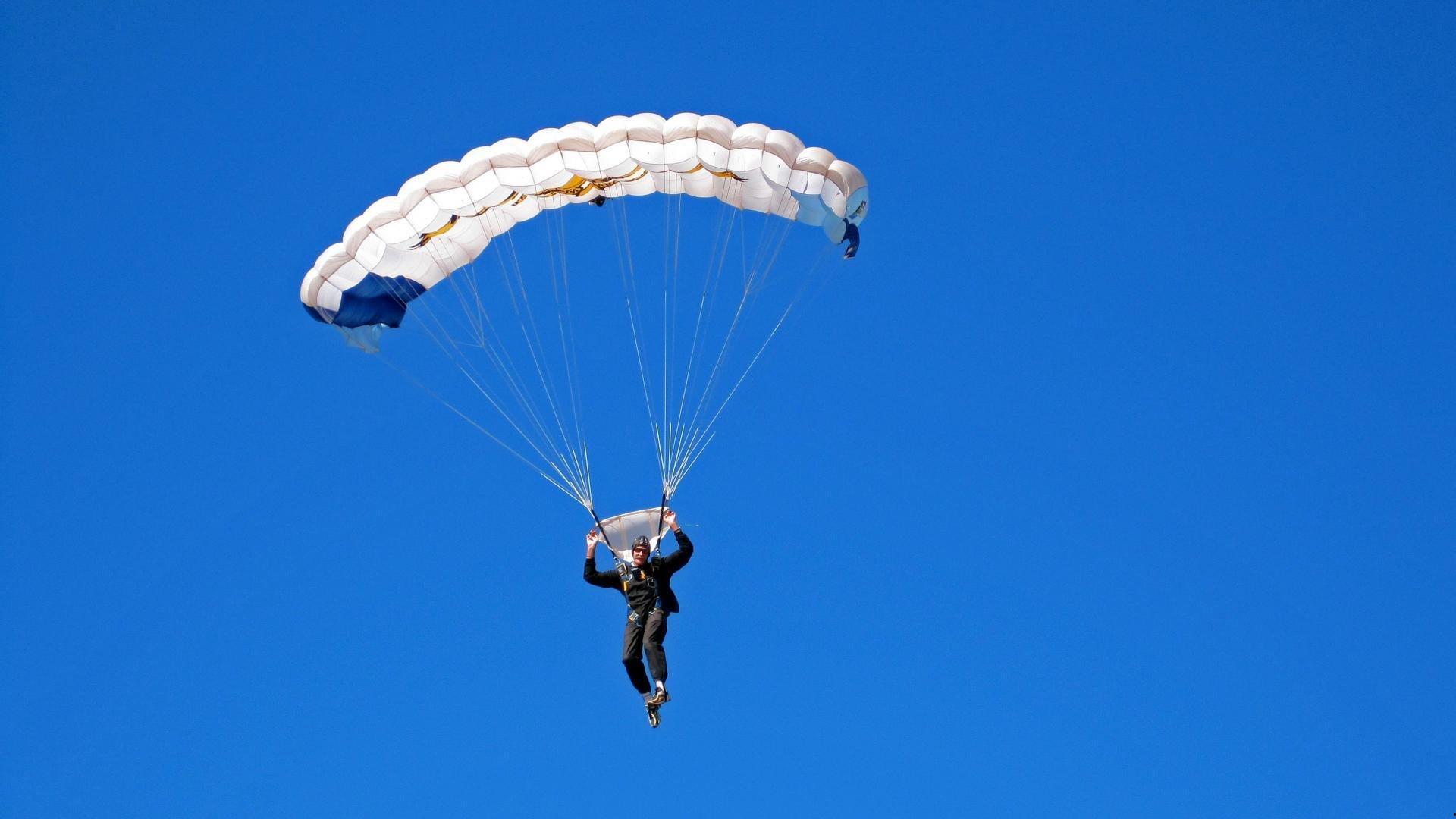 李秋平回应与布拉切关系，职业态度至上，矛盾不影响工作